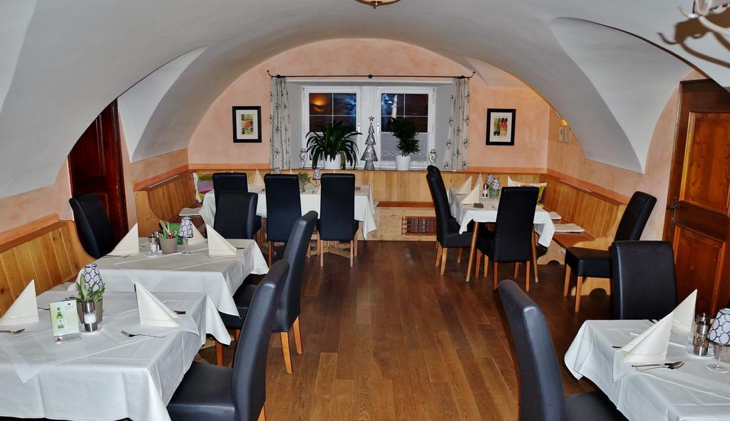 Gasthof Zur Strass Ойгендорф Екстериор снимка